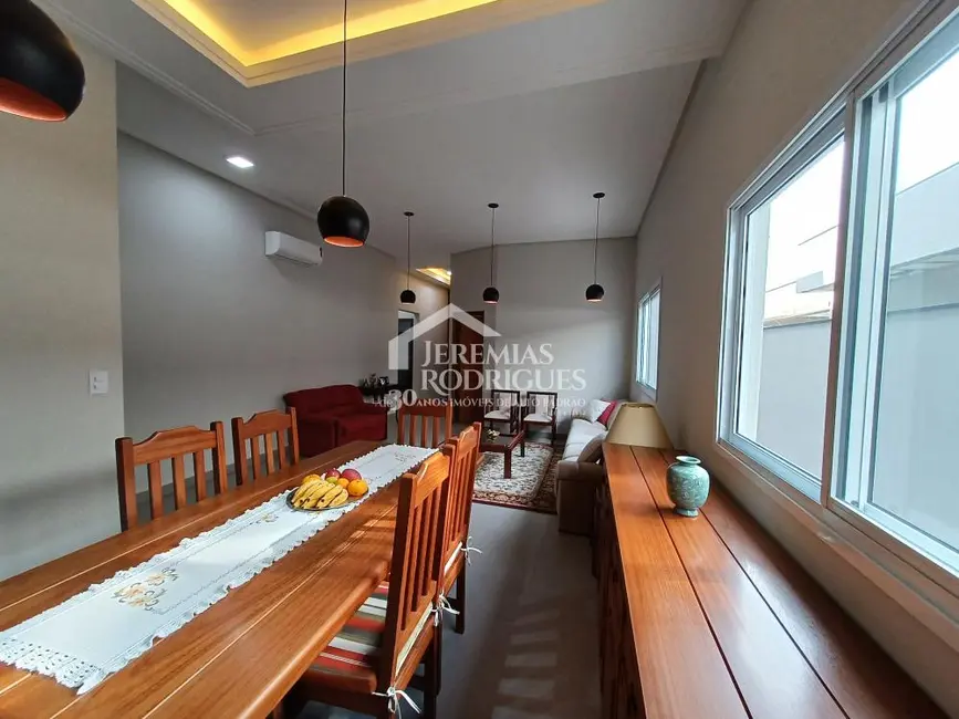 Foto 2 de Casa de Condomínio com 3 quartos à venda, 200m2 em Pindamonhangaba - SP