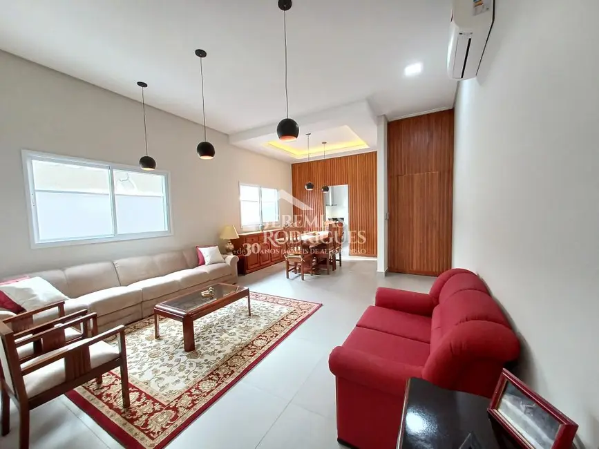 Foto 1 de Casa de Condomínio com 3 quartos à venda, 200m2 em Pindamonhangaba - SP