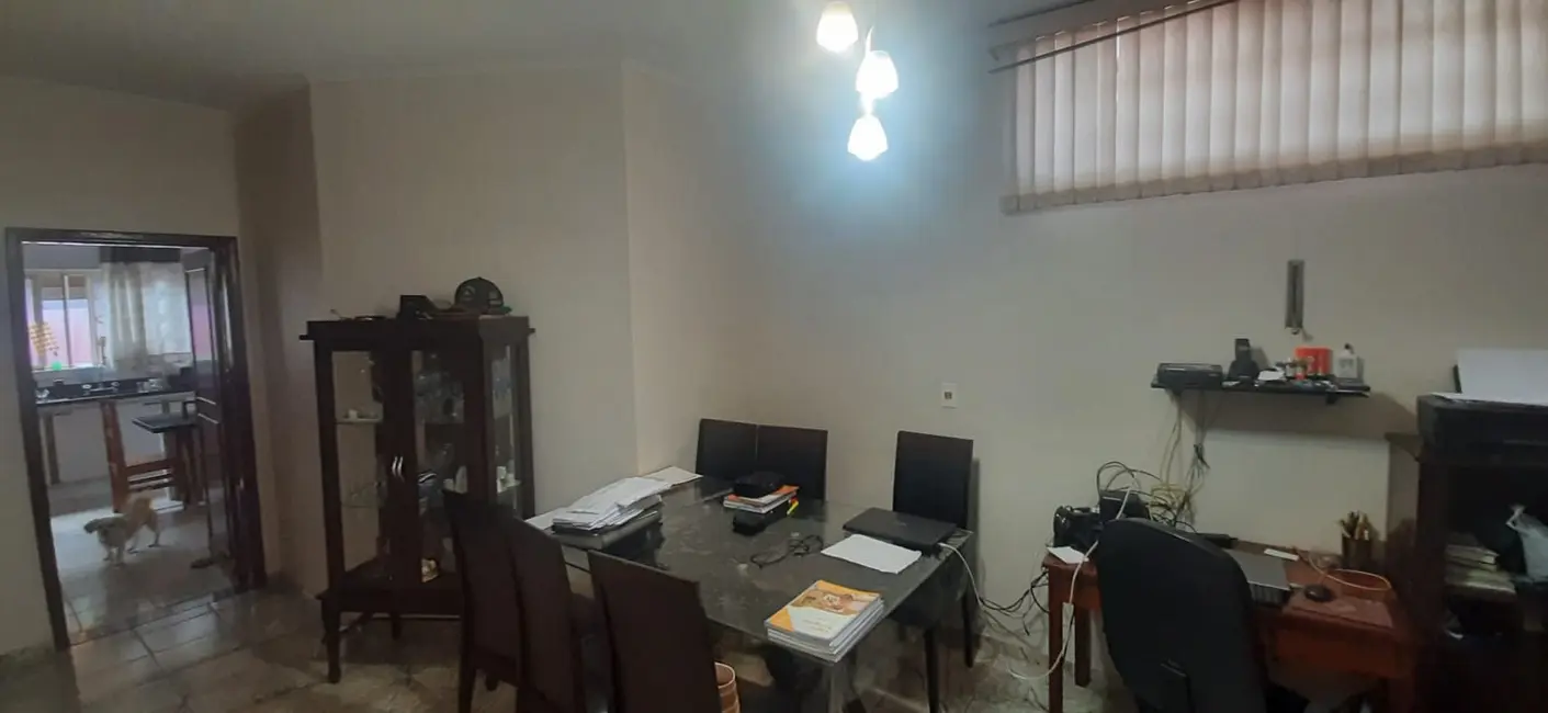 Foto 1 de Casa com 4 quartos à venda, 250m2 em Vila Santa Rosa, Mogi Guacu - SP