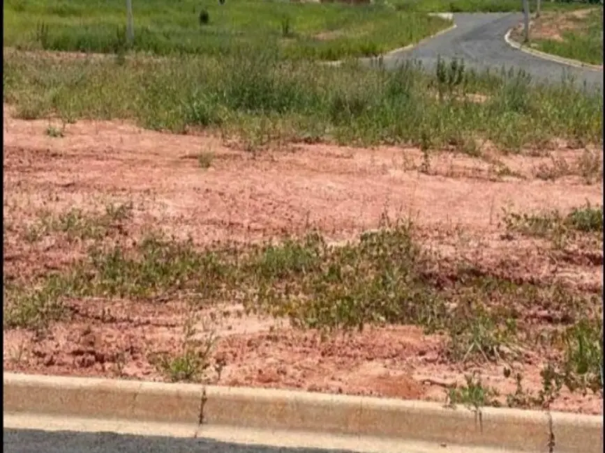 Foto 1 de Terreno / Lote à venda, 200m2 em Estiva Gerbi - SP