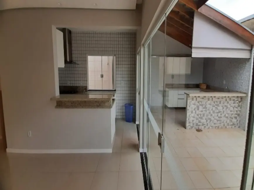 Foto 1 de Casa com 3 quartos à venda, 121m2 em Jardim Santa Helena, Mogi Mirim - SP