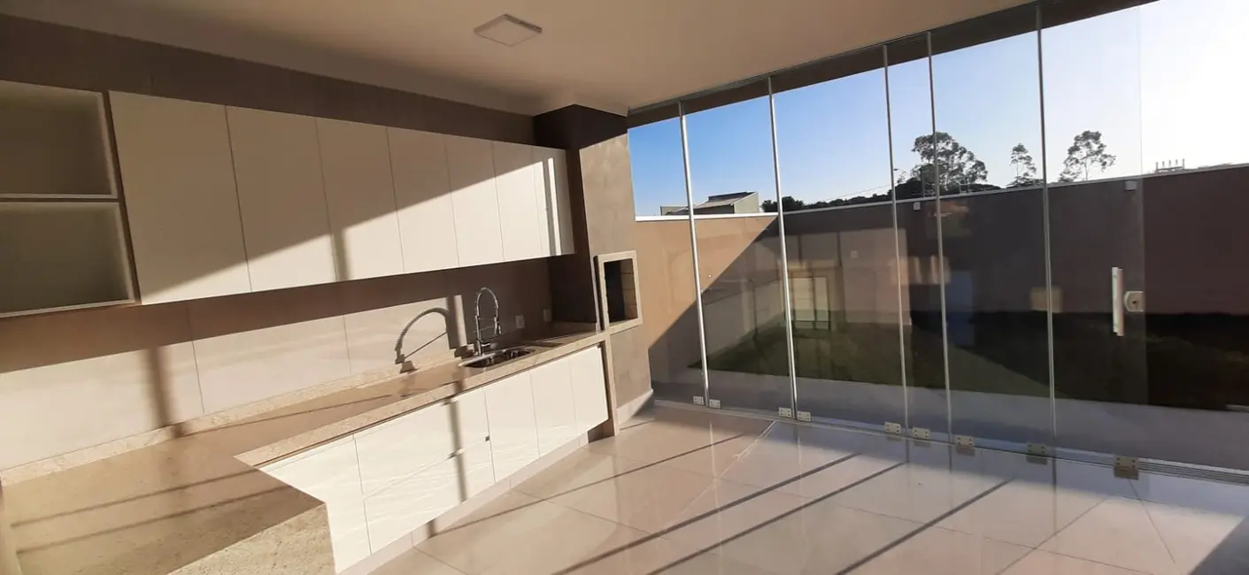 Foto 1 de Casa com 3 quartos à venda, 179m2 em Estiva Gerbi - SP