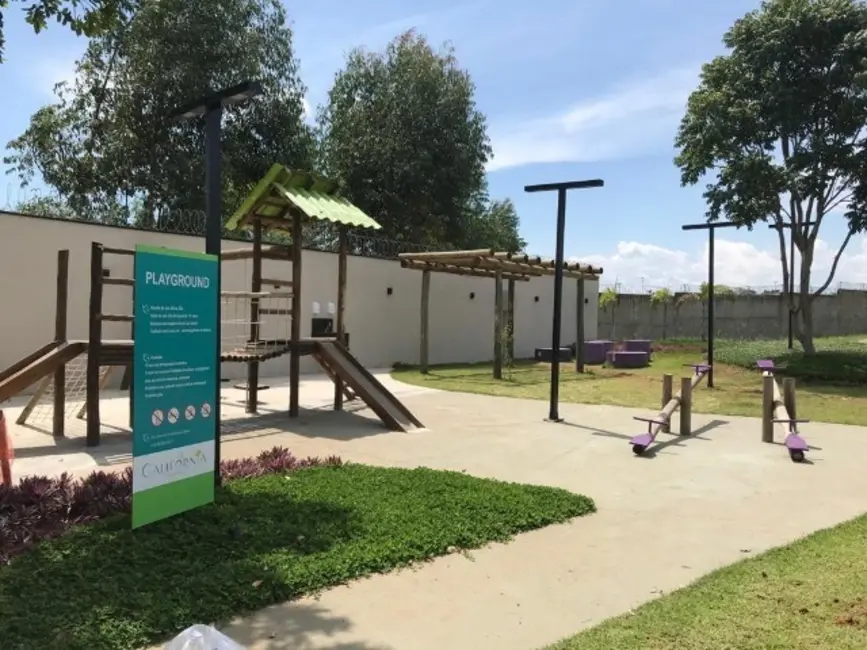 Foto 1 de Terreno / Lote à venda, 330m2 em Estiva Gerbi - SP