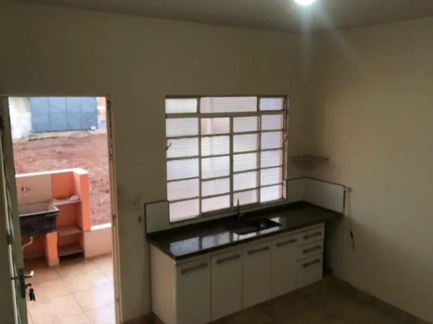 Foto 3 de Casa com 1 quarto para alugar, 80m2 em Jardim Presidente, Mogi Guacu - SP