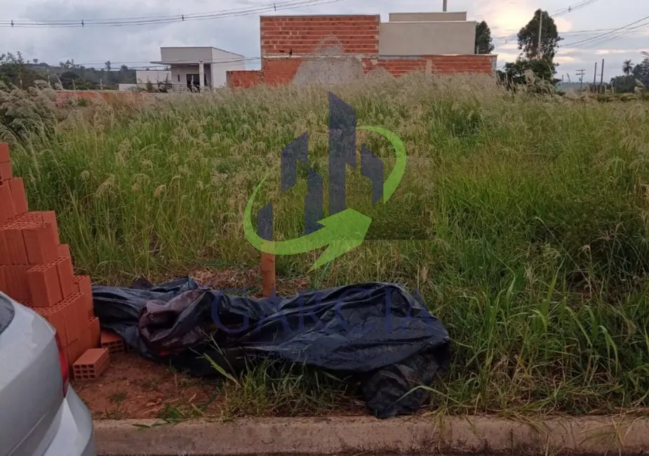 Foto 1 de Terreno / Lote à venda, 200m2 em Estiva Gerbi - SP