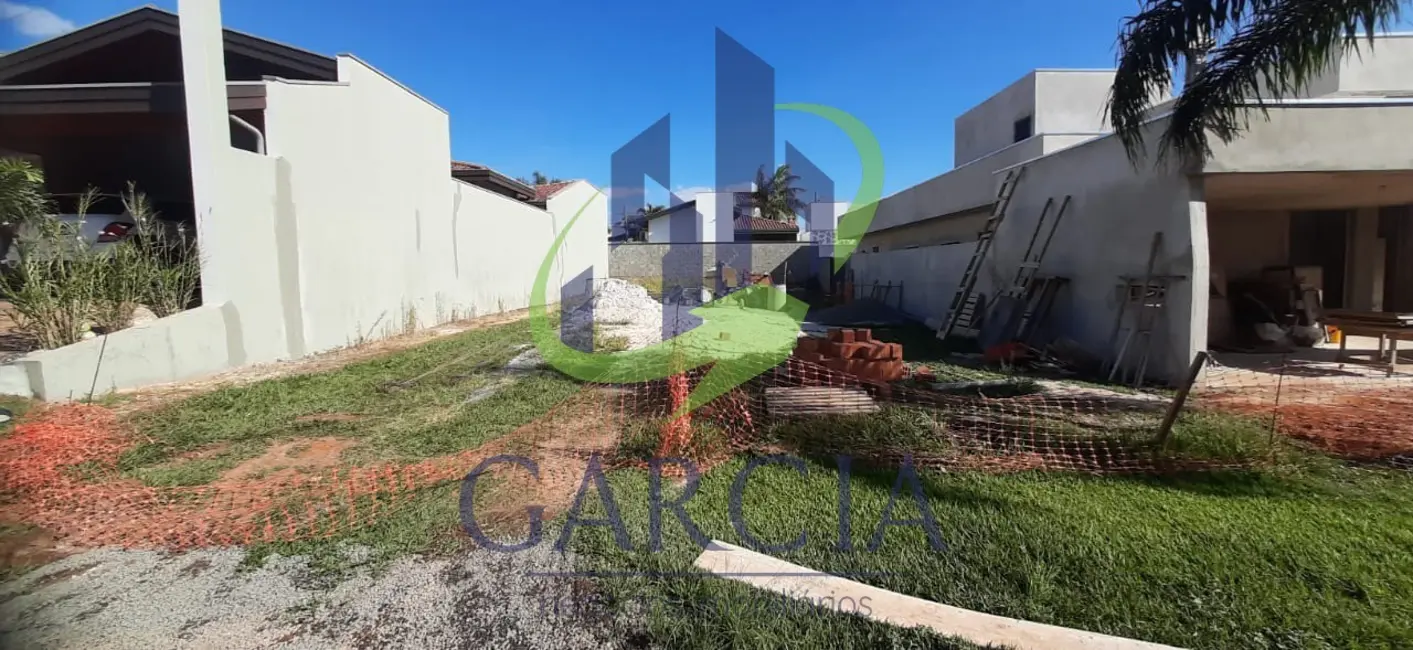 Foto 1 de Terreno / Lote à venda, 330m2 em Estiva Gerbi - SP