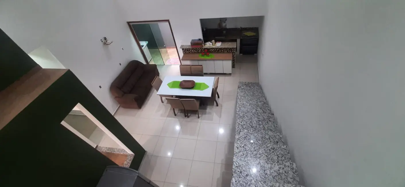 Foto 1 de Casa com 3 quartos à venda, 170m2 em Estiva Gerbi - SP