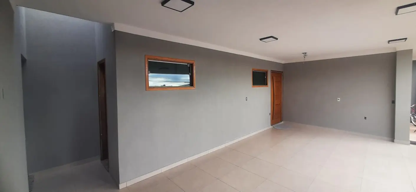 Foto 2 de Casa com 3 quartos à venda, 170m2 em Estiva Gerbi - SP