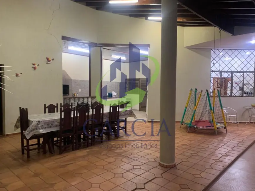 Foto 2 de Casa com 3 quartos para alugar, 390m2 em Jardim Santa Helena, Mogi Mirim - SP