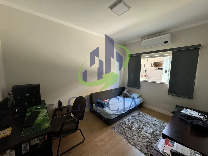 Foto 14 de Casa com 4 quartos à venda e para alugar, 503m2 em Vila Júlia, Mogi Guacu - SP