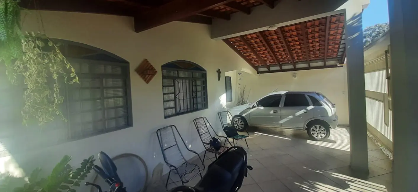 Foto 1 de Casa com 4 quartos à venda, 145m2 em Jardim Ipê III, Mogi Guacu, SP