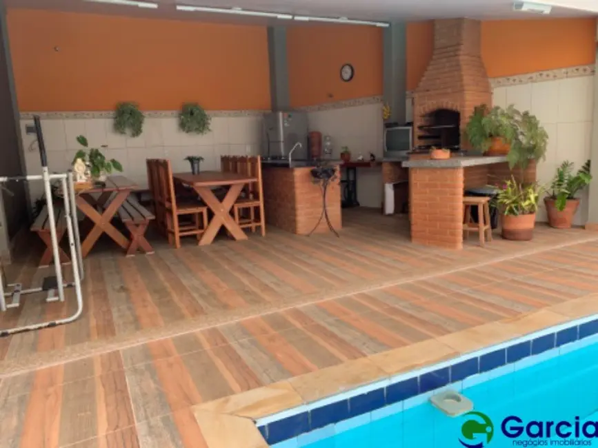 Foto 2 de Casa com 3 quartos à venda, 380m2 em Jardim Santa Helena, Mogi Guacu - SP