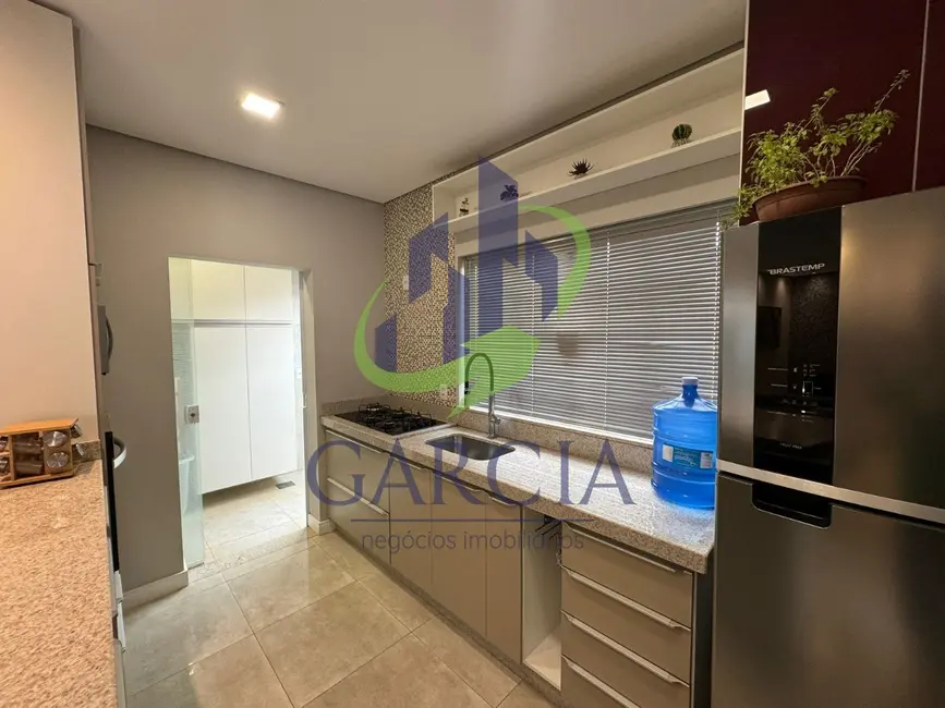 Foto 9 de Casa com 3 quartos à venda, 137m2 em Estiva Gerbi - SP