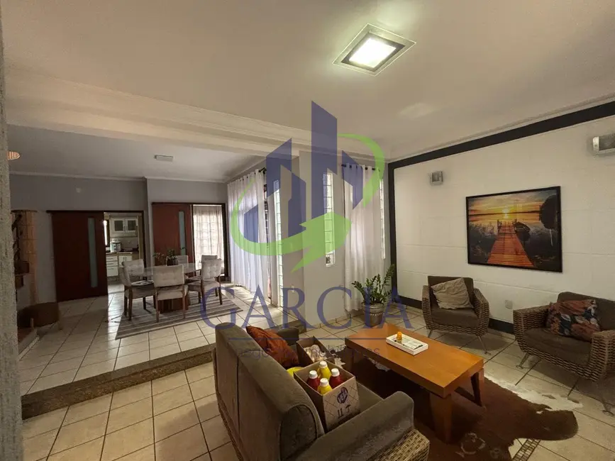 Foto 2 de Casa com 3 quartos à venda, 280m2 em Jardim Jacira, Mogi Guacu - SP