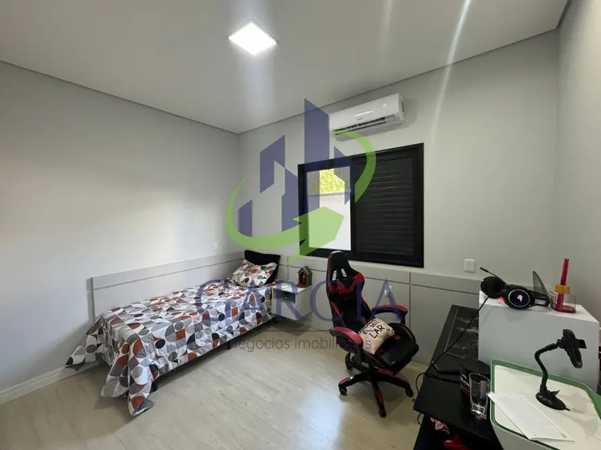 Foto 2 de Casa com 3 quartos à venda e para alugar, 258m2 em Estiva Gerbi - SP
