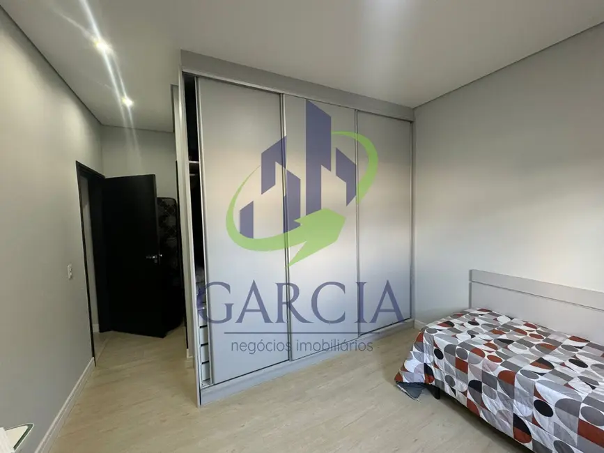 Foto 3 de Casa com 3 quartos à venda e para alugar, 258m2 em Estiva Gerbi - SP