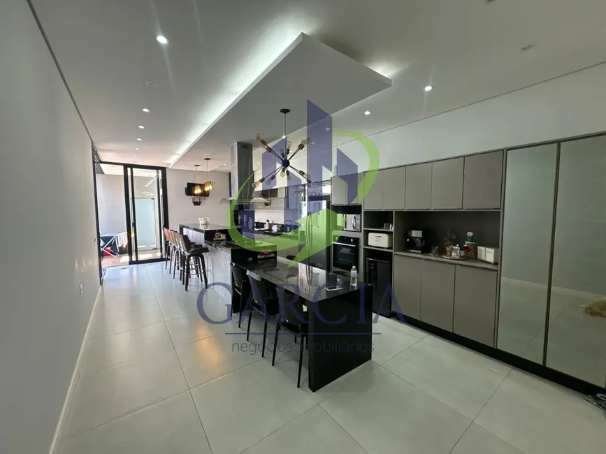 Foto 9 de Casa com 3 quartos à venda e para alugar, 258m2 em Estiva Gerbi - SP