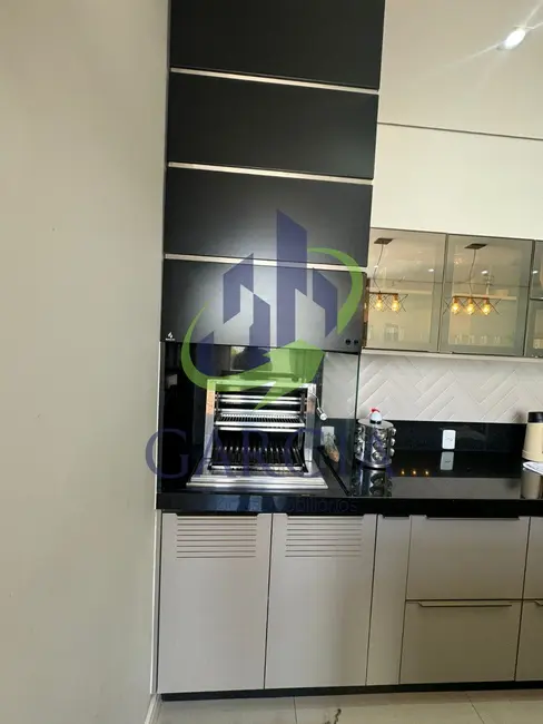 Foto 8 de Casa com 3 quartos à venda e para alugar, 258m2 em Estiva Gerbi - SP