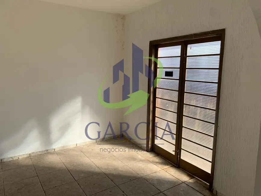 Casa com 4 quartos para alugar, 250m2 em Centro, Mogi Guacu - SP - imagem 4 Foto 4 de Casa com 4 quartos para alugar, 250m2 em Centro, Mogi Guacu - SP
