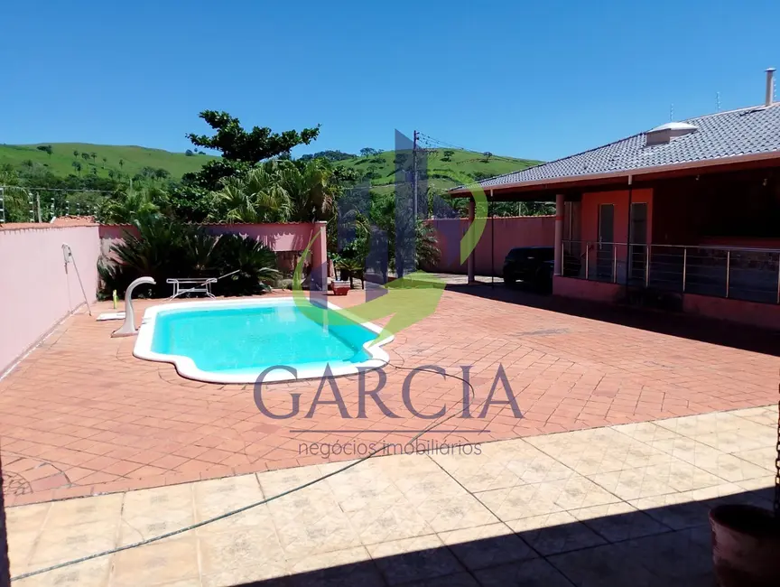 Foto 2 de Chácara com 3 quartos para alugar, 360m2 em Itapira - SP