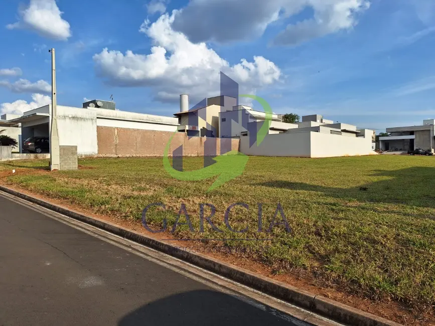 Foto 1 de Terreno / Lote à venda, 330m2 em Estiva Gerbi - SP