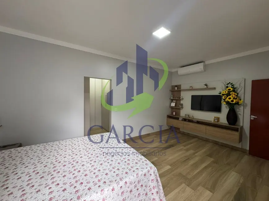 Foto 9 de Casa com 3 quartos à venda, 220m2 em Estiva Gerbi - SP