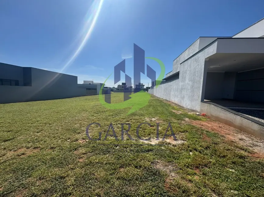 Foto 1 de Terreno / Lote à venda, 330m2 em Estiva Gerbi - SP