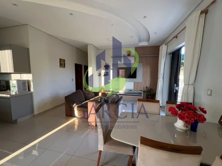 Foto 1 de Casa com 3 quartos à venda, 208m2 em Mogi Guacu - SP