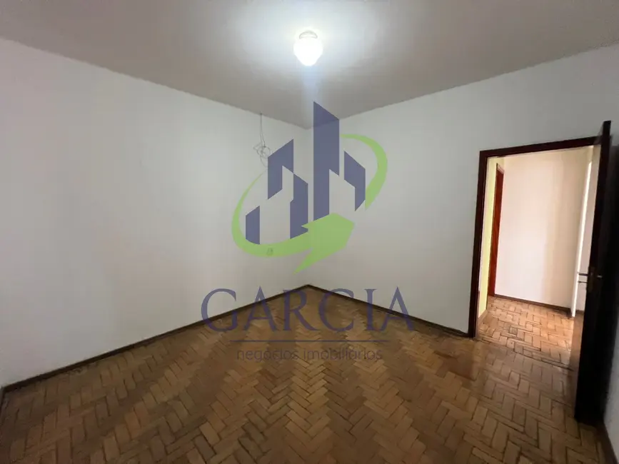 Casa com 2 quartos para alugar, 130m2 em Centro, Mogi Guacu - SP - imagem 2 Foto 2 de Casa com 2 quartos para alugar, 130m2 em Centro, Mogi Guacu - SP