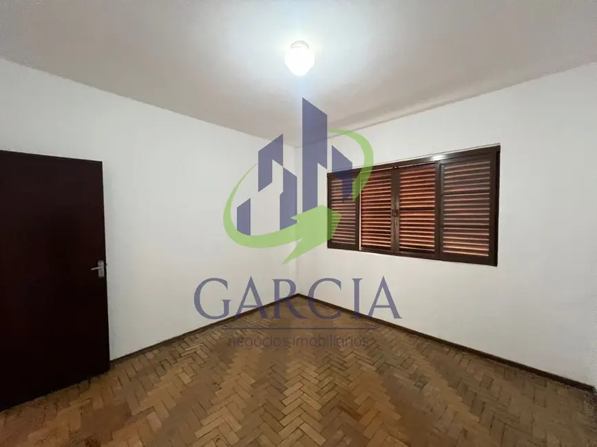 Casa com 2 quartos para alugar, 130m2 em Centro, Mogi Guacu - SP - imagem 3 Foto 3 de Casa com 2 quartos para alugar, 130m2 em Centro, Mogi Guacu - SP