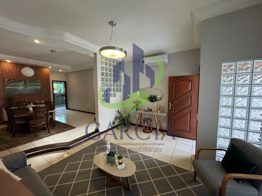 Foto 2 de Casa com 3 quartos à venda, 254m2 em Jardim Centenário, Mogi Guacu - SP