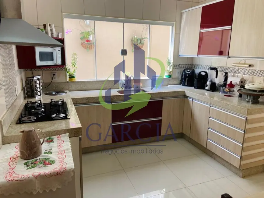 Foto 6 de Casa com 3 quartos à venda, 200m2 em Estiva Gerbi - SP