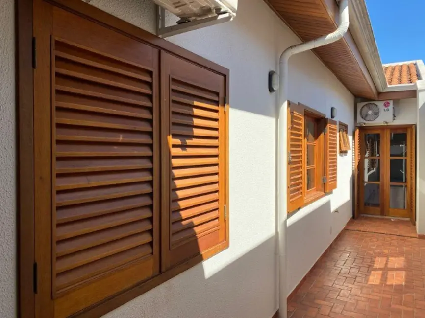 Foto 1 de Casa com 3 quartos à venda, 150m2 em Centro, Estiva Gerbi - SP