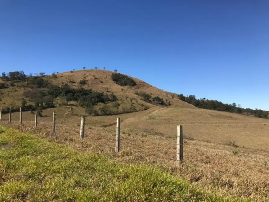 Foto 1 de Terreno / Lote à venda em Aguas De Lindoia - SP