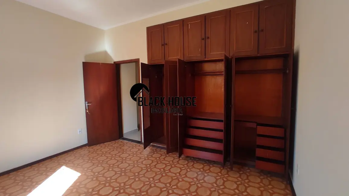 Sobrado com 4 quartos à venda e para alugar, 360m2 em Jardim Santa Rosália, Sorocaba - SP - imagem 8 Foto 8 de Sobrado com 4 quartos à venda e para alugar, 360m2 em Jardim Santa Rosália, Sorocaba - SP