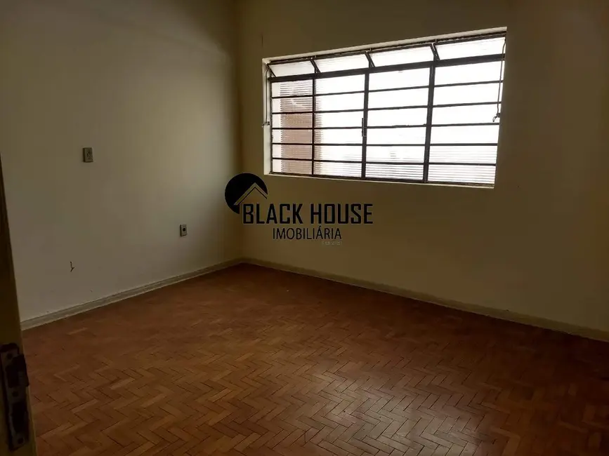 Casa com 3 quartos à venda, 360m2 em Jardim Santa Rosália, Sorocaba - SP - imagem 4 Foto 4 de Casa com 3 quartos à venda, 360m2 em Jardim Santa Rosália, Sorocaba - SP