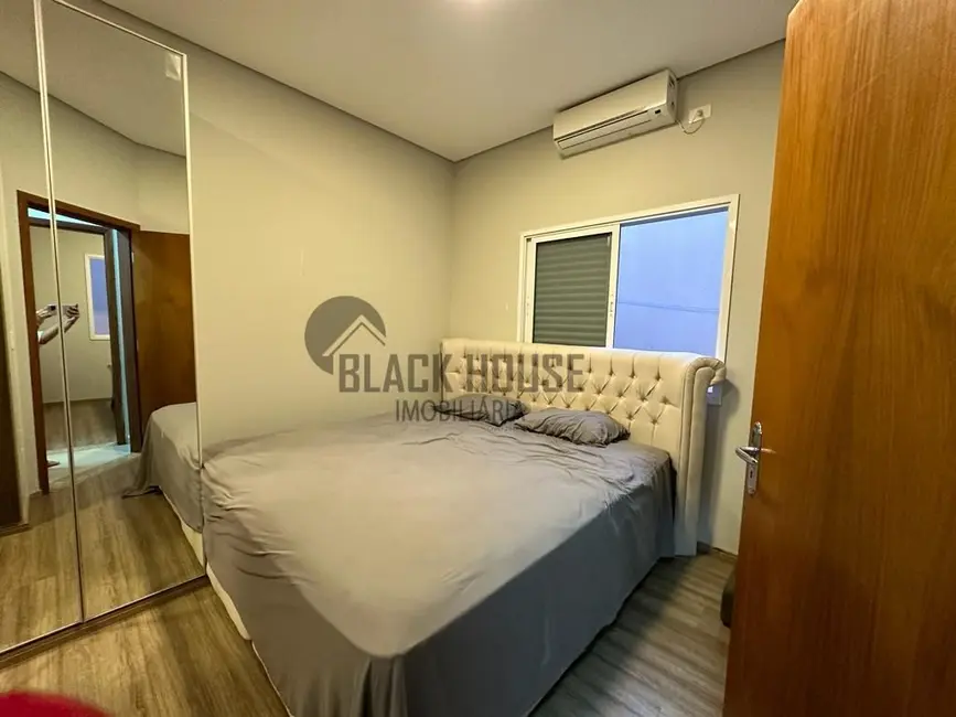 Sobrado com 4 quartos à venda, 200m2 em Wanel Ville, Sorocaba - SP - imagem 9 Foto 9 de Sobrado com 4 quartos à venda, 200m2 em Wanel Ville, Sorocaba - SP