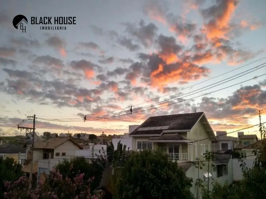 Sobrado com 4 quartos à venda, 250m2 em Iporanga, Sorocaba - SP - imagem 3 Foto 3 de Sobrado com 4 quartos à venda, 250m2 em Iporanga, Sorocaba - SP