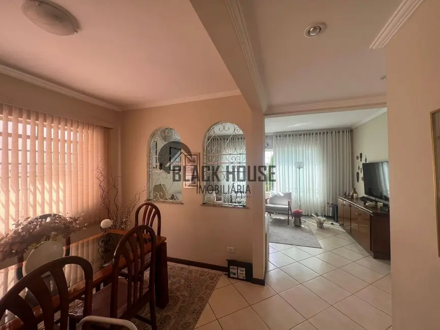 Casa com 3 quartos à venda, 286m2 em Jardim Santa Rosália, Sorocaba - SP - imagem 3 Foto 3 de Casa com 3 quartos à venda, 286m2 em Jardim Santa Rosália, Sorocaba - SP