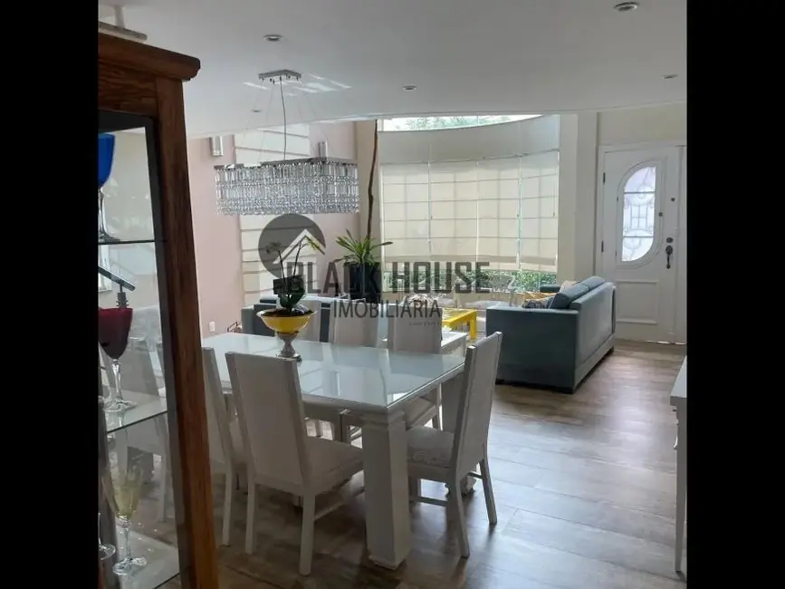 Sobrado com 3 quartos para alugar, 300m2 em Jardim Vila Inglesa, Sorocaba - SP - imagem 2 Foto 2 de Sobrado com 3 quartos para alugar, 300m2 em Jardim Vila Inglesa, Sorocaba - SP