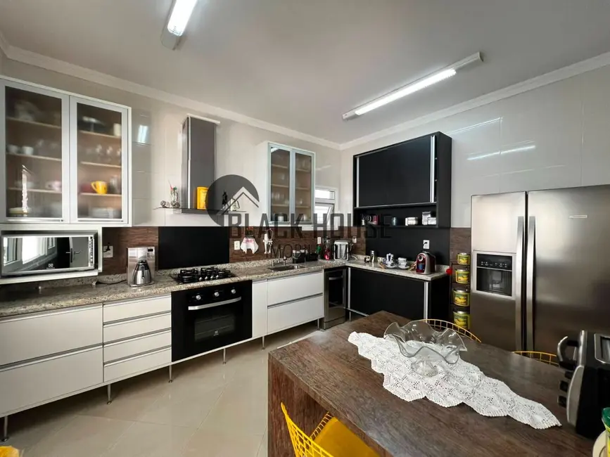 Sobrado com 3 quartos à venda, 361m2 em Parque Campolim, Sorocaba - SP - imagem 7 Foto 7 de Sobrado com 3 quartos à venda, 361m2 em Parque Campolim, Sorocaba - SP