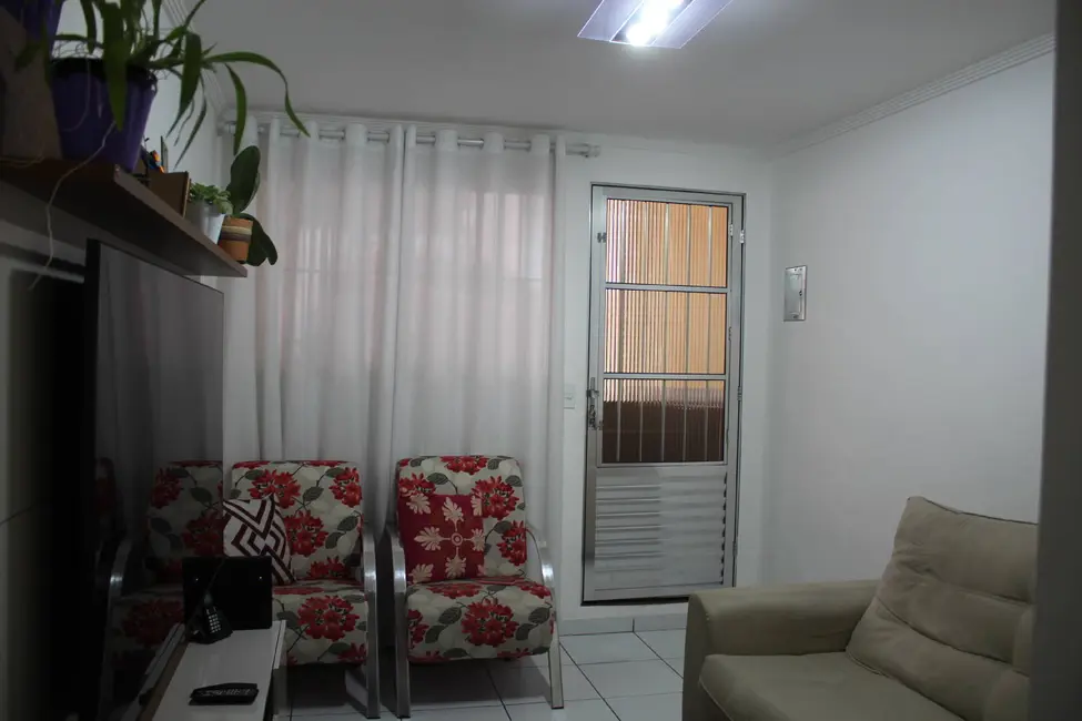 Foto 3 de Casa com 2 quartos à venda, 120m2 em Carapicuiba - SP