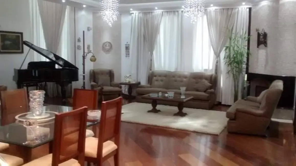 Casa com 6 quartos à venda, 680m2 em Residencial Morada dos Lagos, Barueri - SP - imagem 9 Foto 9 de Casa com 6 quartos à venda, 680m2 em Residencial Morada dos Lagos, Barueri - SP