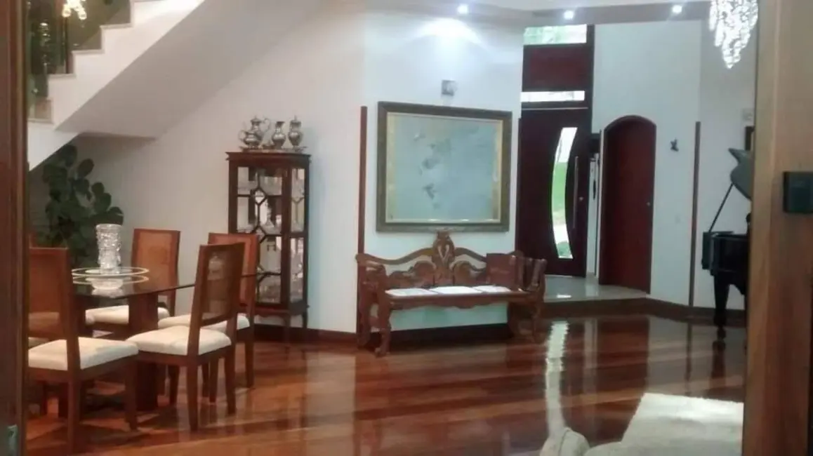 Casa com 6 quartos à venda, 680m2 em Residencial Morada dos Lagos, Barueri - SP - imagem 6 Foto 6 de Casa com 6 quartos à venda, 680m2 em Residencial Morada dos Lagos, Barueri - SP