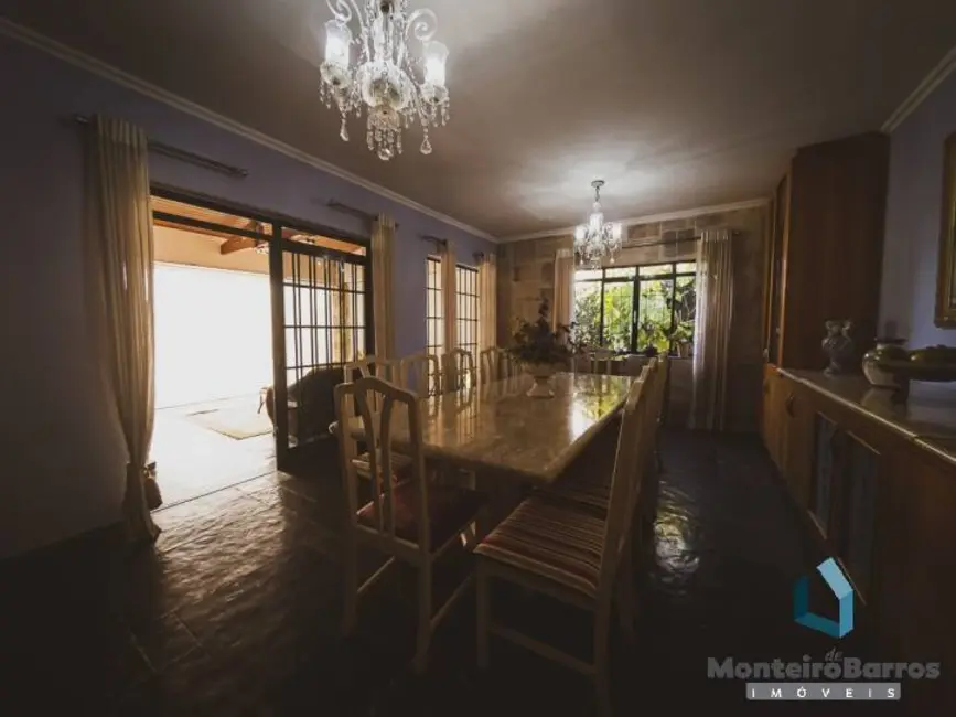 Casa com 4 quartos à venda, 328m2 em Colinas dos Álamos, Valinhos - SP - imagem 3 Foto 3 de Casa com 4 quartos à venda, 328m2 em Colinas dos Álamos, Valinhos - SP