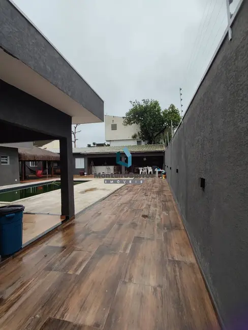 Foto 5 de Casa com 5 quartos à venda e para alugar, 300m2 em Balneário Praia do Pernambuco, Guaruja - SP