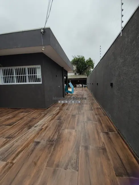 Foto 3 de Casa com 5 quartos à venda e para alugar, 300m2 em Balneário Praia do Pernambuco, Guaruja - SP