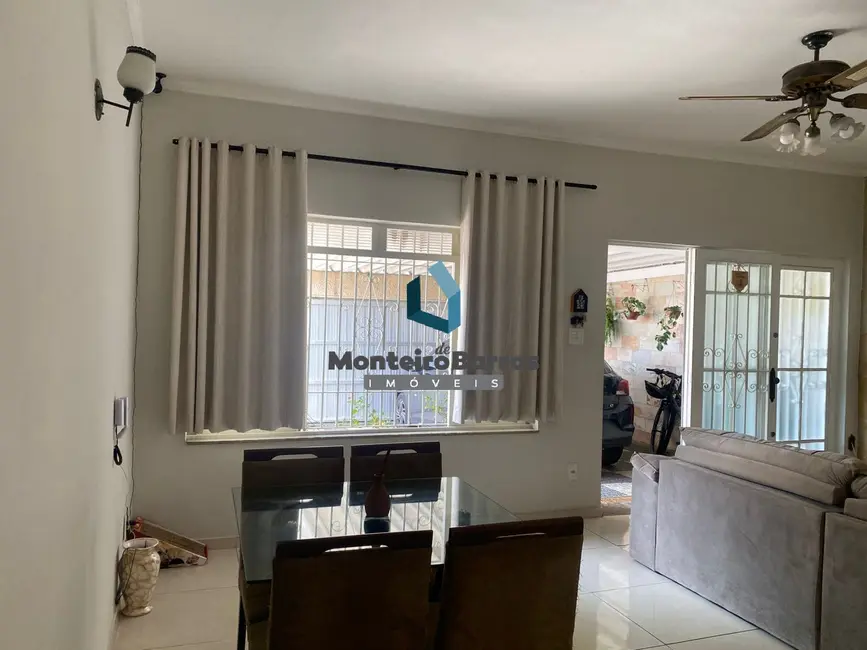 Casa com 3 quartos para alugar, 258m2 em Jardim Proença, Campinas - SP - imagem 1 Foto 1 de Casa com 3 quartos para alugar, 258m2 em Jardim Proença, Campinas - SP