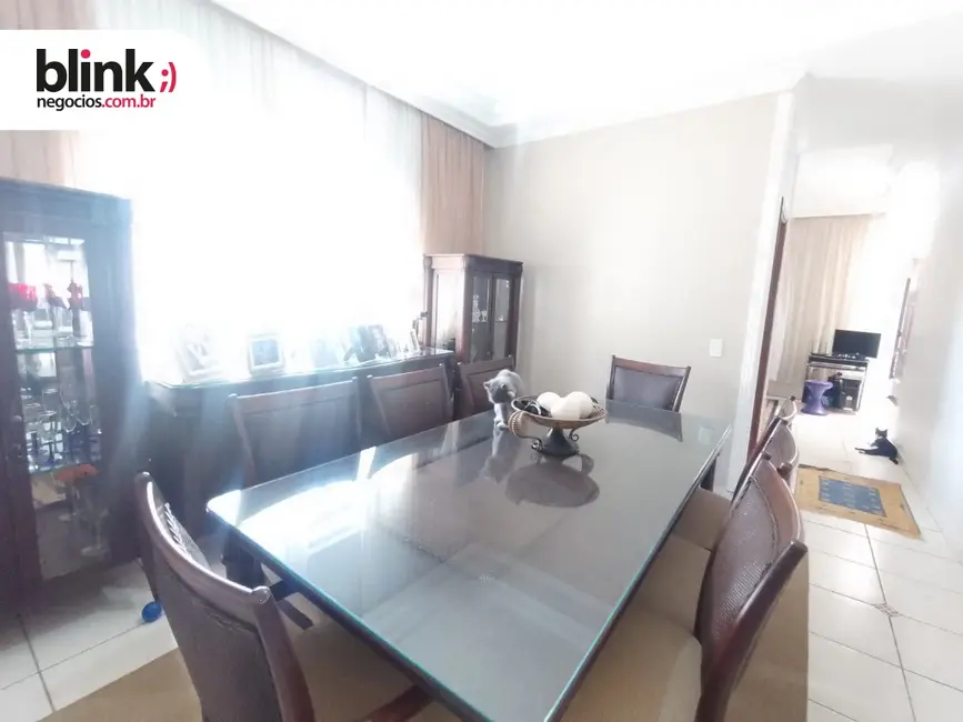 Foto 4 de Casa com 3 quartos à venda, 232m2 em Parque Glória I, Catanduva - SP