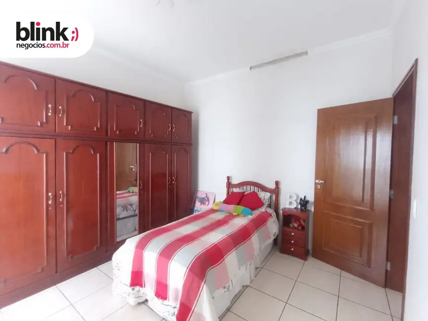 Foto 9 de Casa com 3 quartos à venda, 232m2 em Parque Glória I, Catanduva - SP